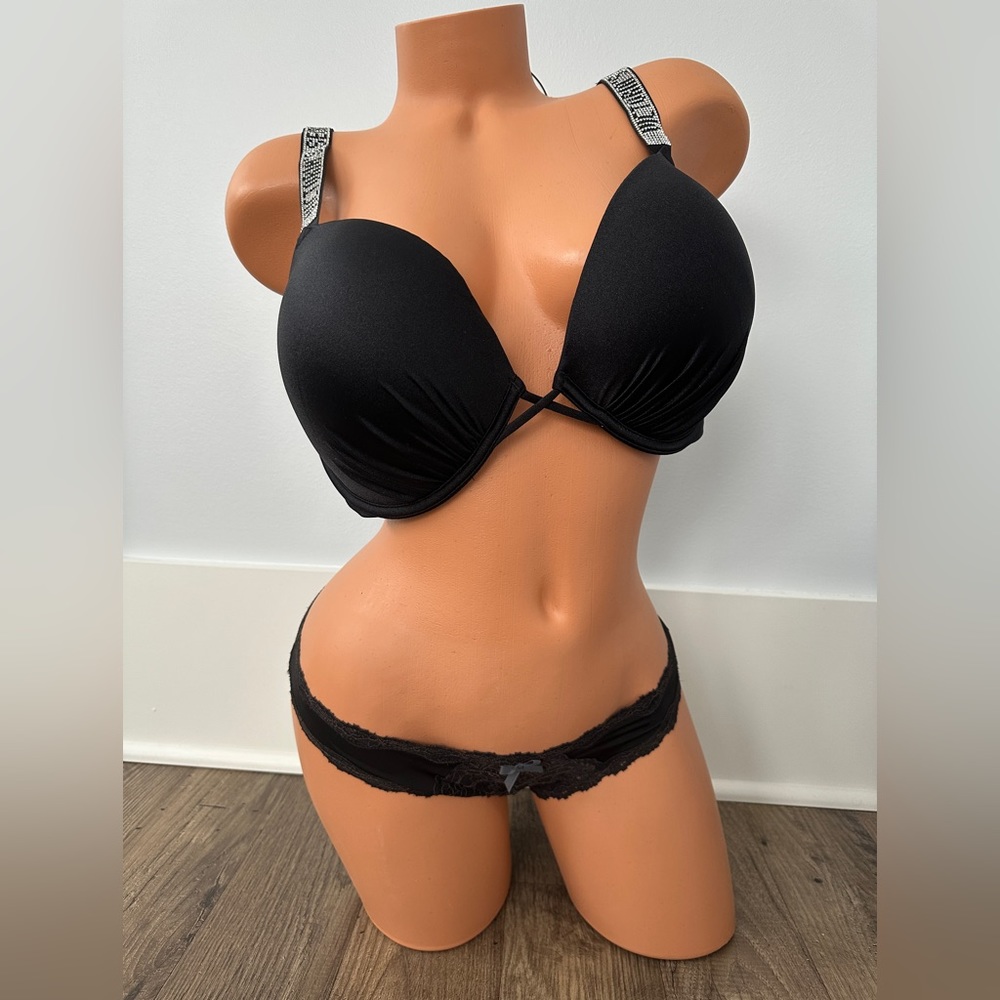 New without tag Victoria Secret black push-up swim top size:38DD